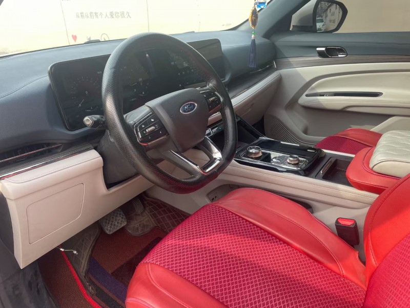 济宁22年福特领睿4