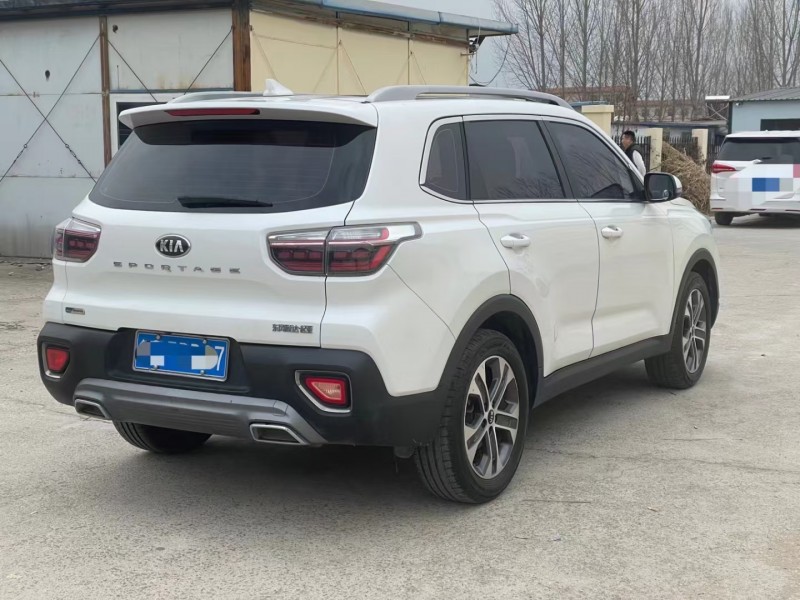 济宁18年起亚智跑8