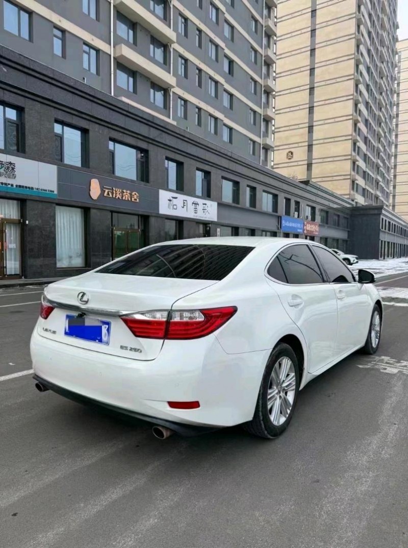 东营13年雷克萨斯ES7