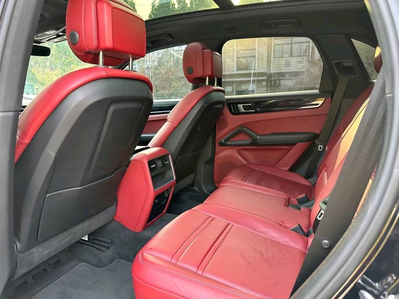 济南19年保时捷卡宴9