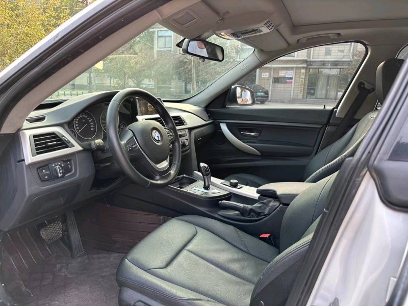 济南16年宝马3系9