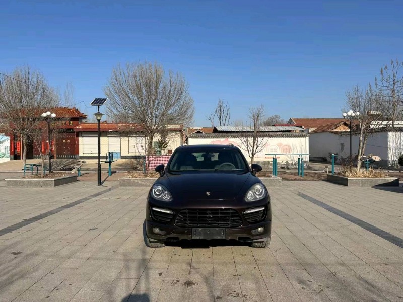 济南12年保时捷卡宴1