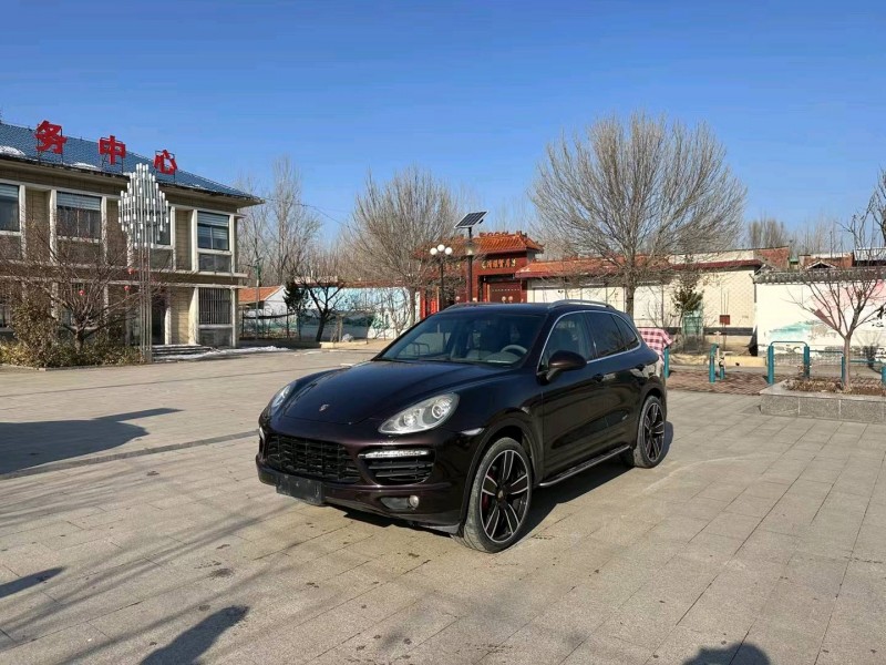济南12年保时捷卡宴2