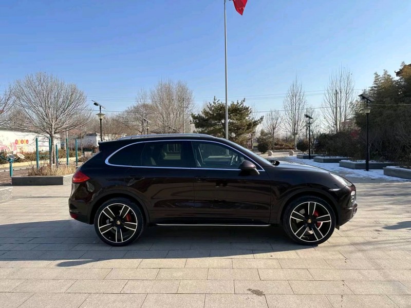 济南12年保时捷卡宴4