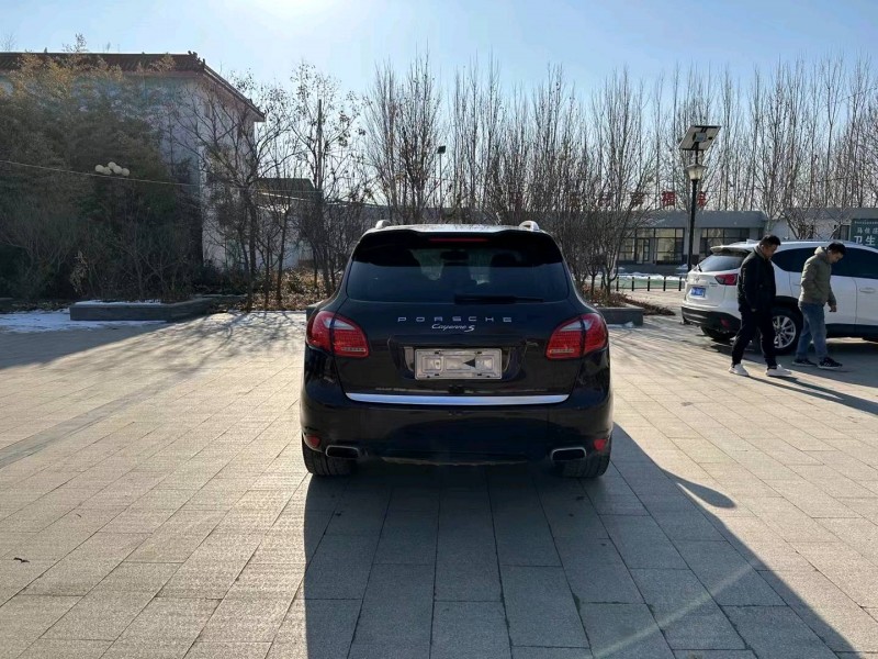 济南12年保时捷卡宴6