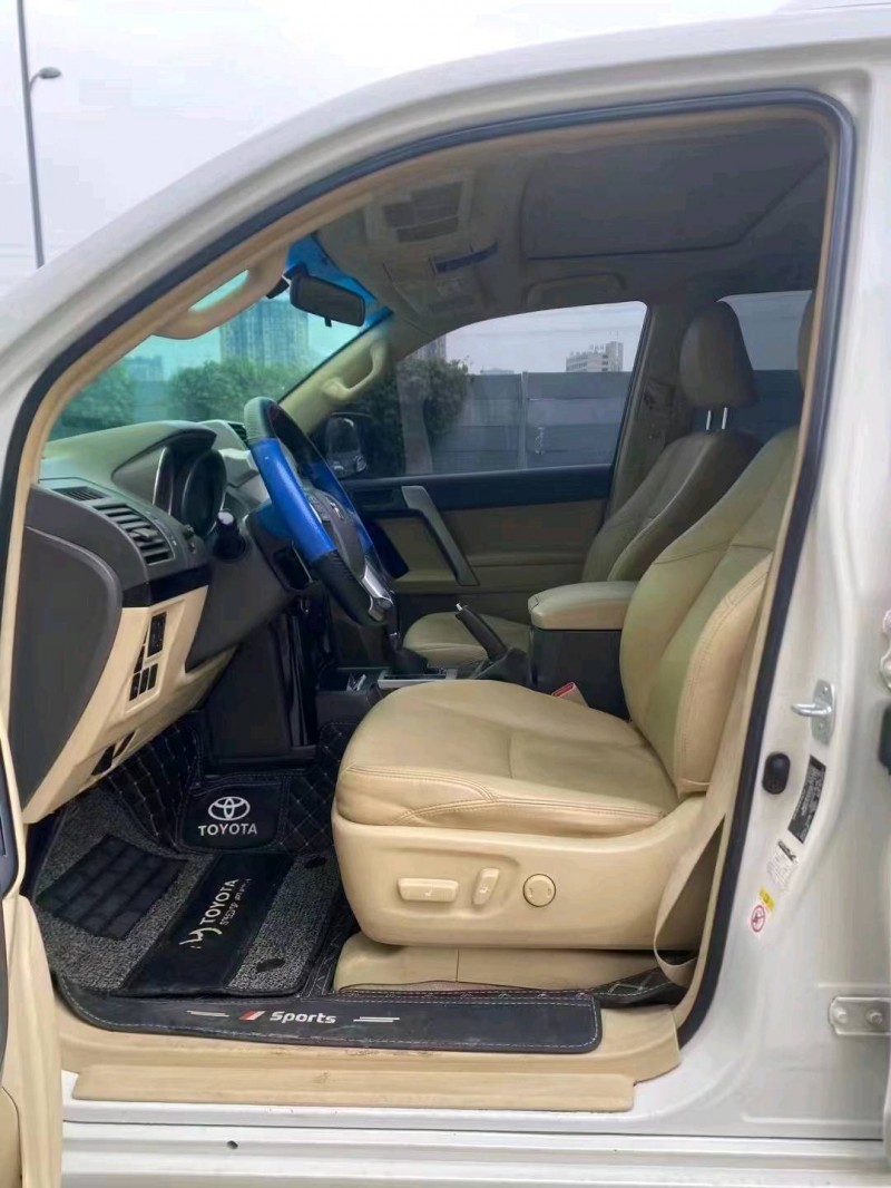 重庆16年丰田普拉多3