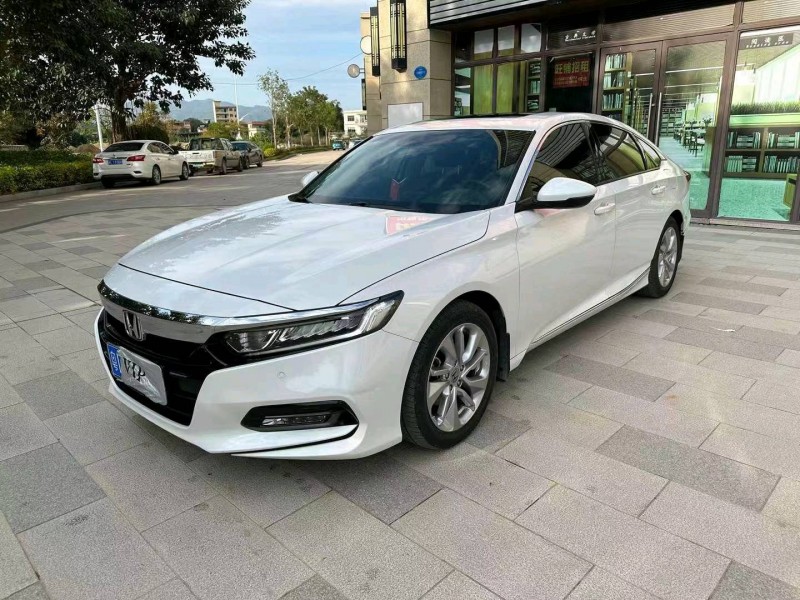 深圳21年本田雅阁3