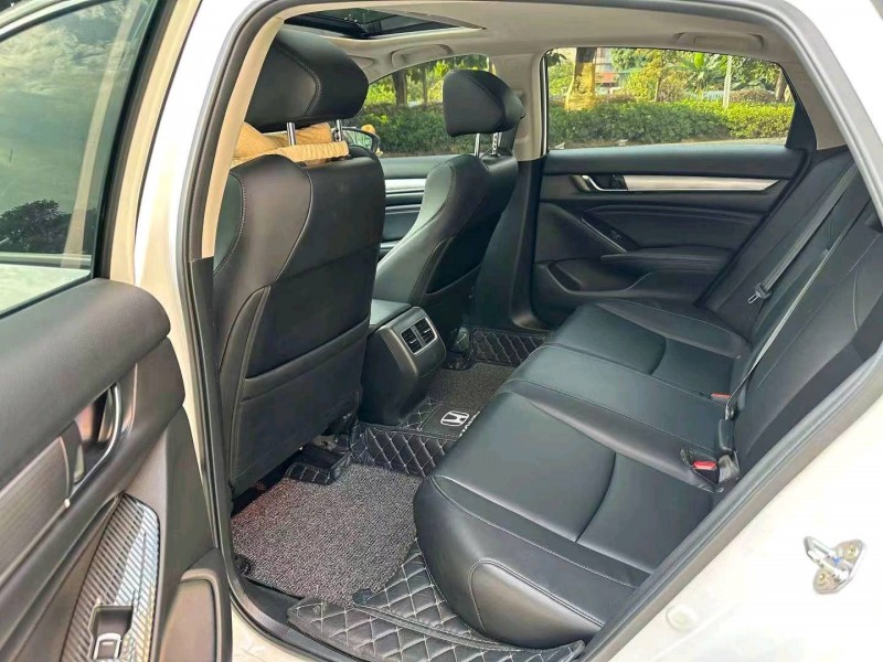 深圳21年本田雅阁5