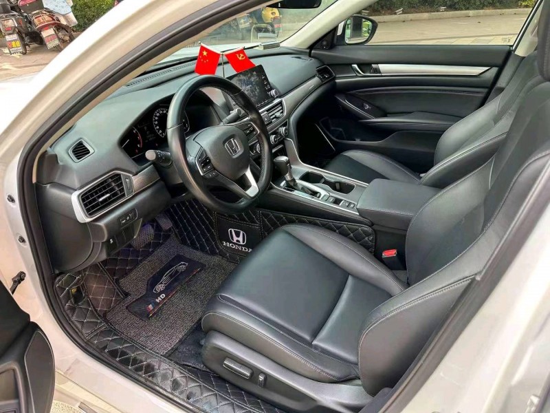 深圳21年本田雅阁6