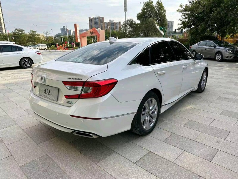 深圳21年本田雅阁7