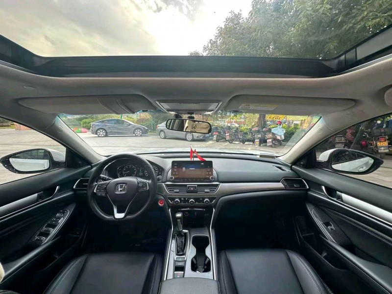 深圳21年本田雅阁8