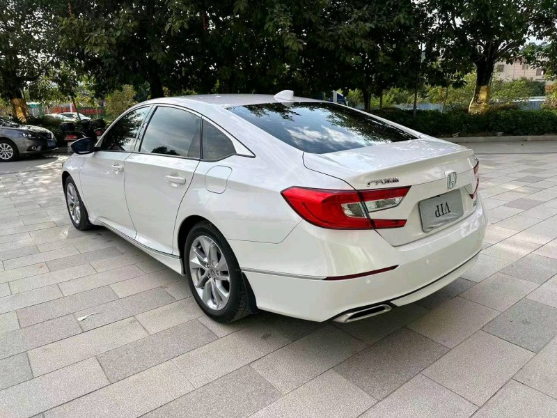 深圳21年本田雅阁9