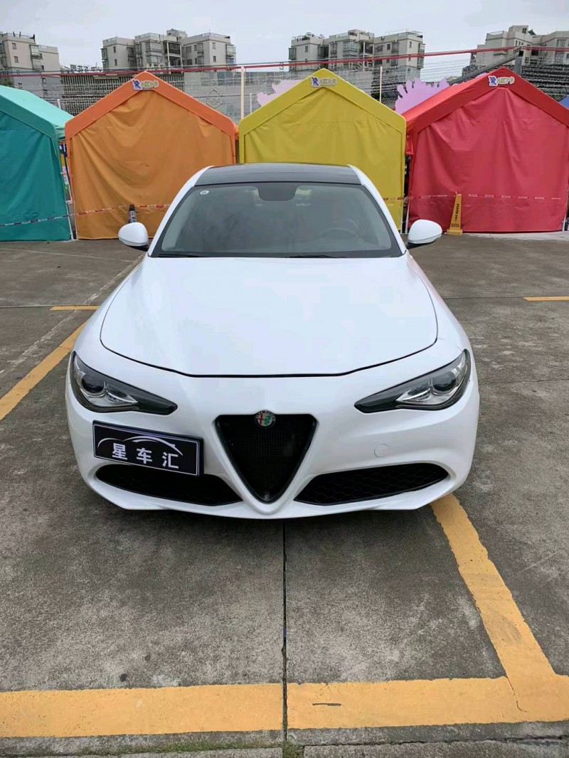 珠海18年阿尔法·罗密欧Giulia1