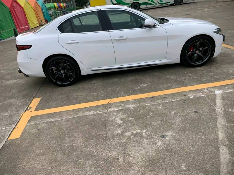 珠海18年阿尔法·罗密欧Giulia2
