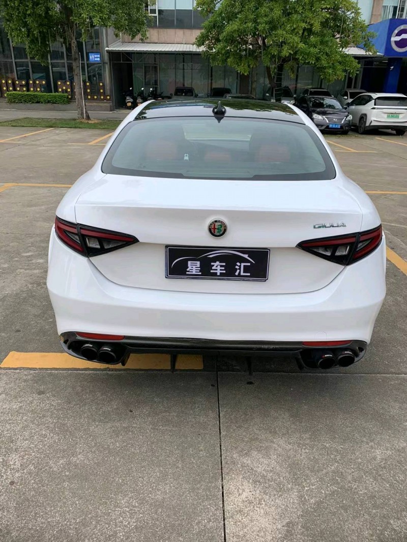 珠海18年阿尔法·罗密欧Giulia5