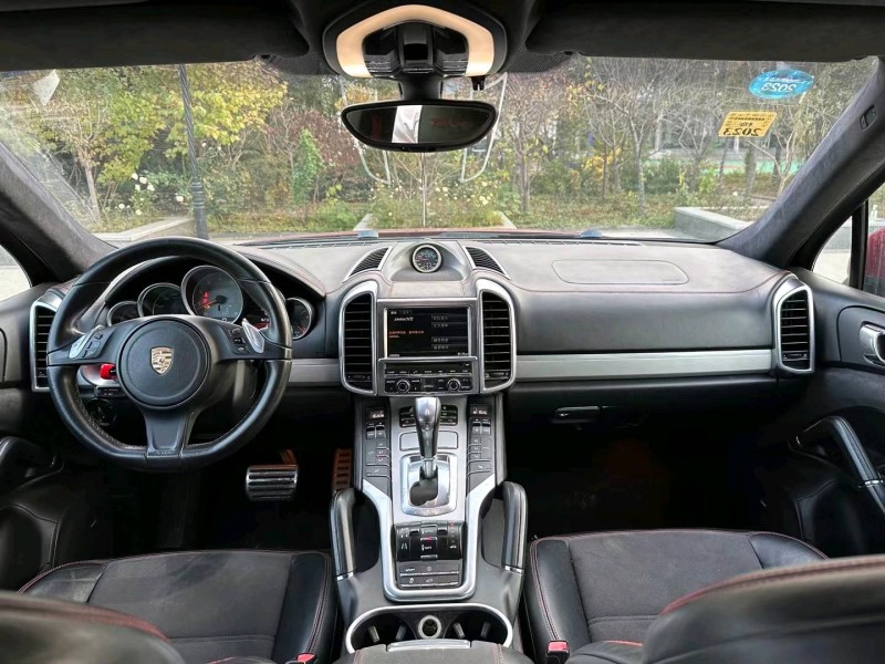 济南13年保时捷卡宴8