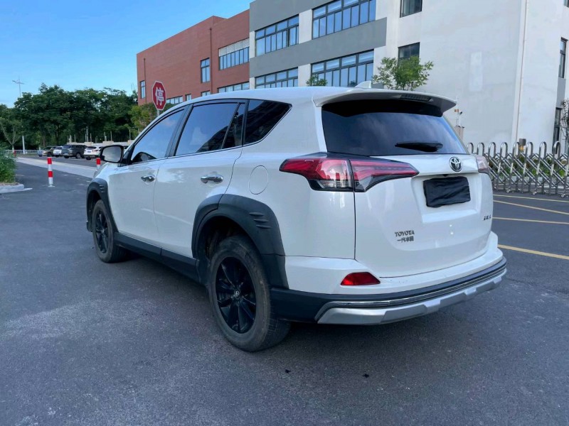 苏州19年丰田RAV47
