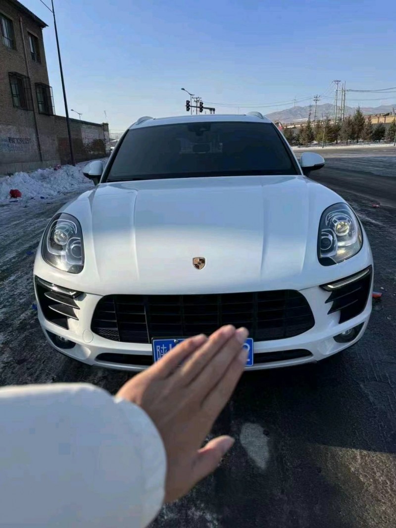 長治18年保時捷Macan1