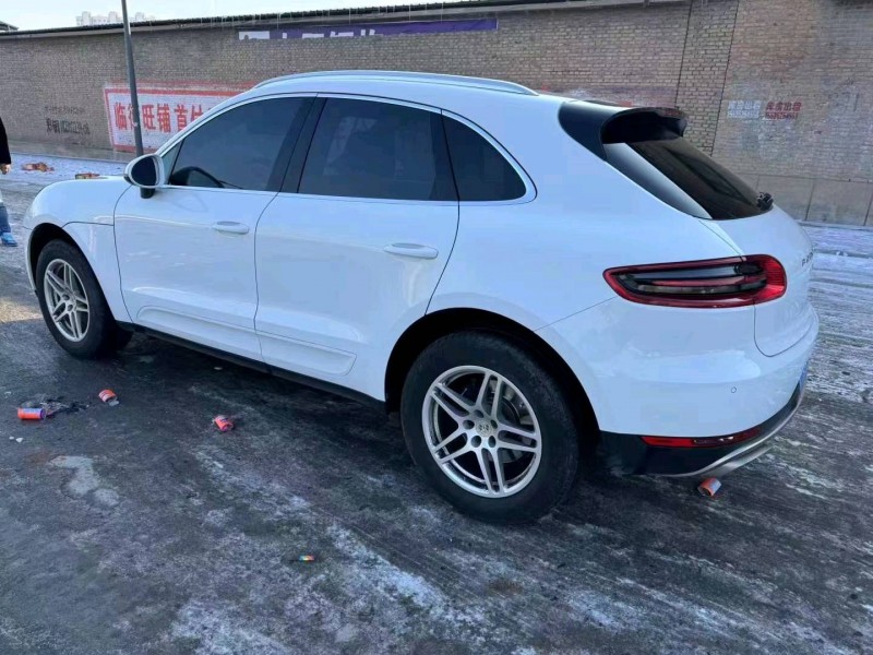 長治18年保時捷Macan7