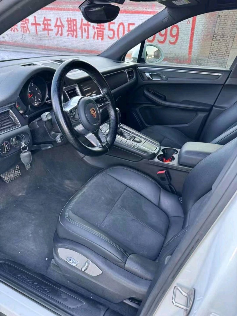 長治18年保時捷Macan8
