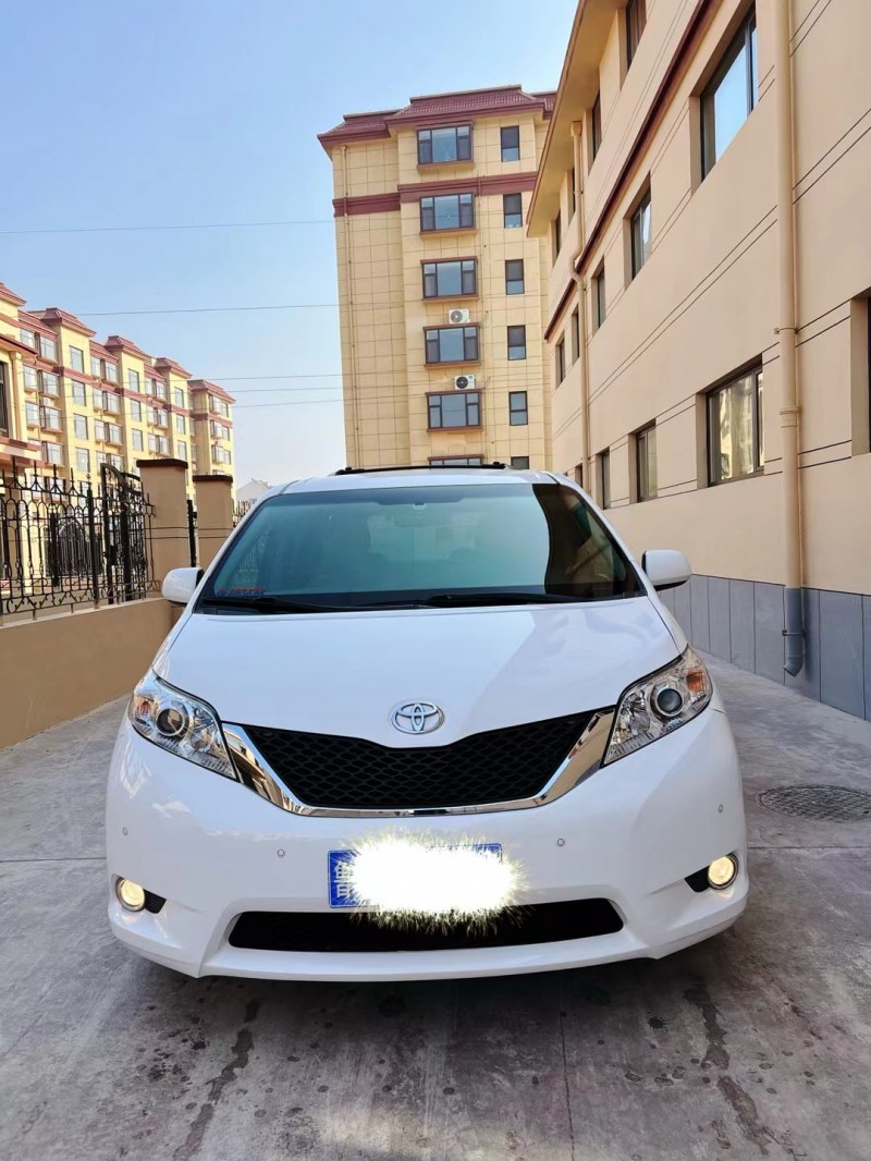 潍坊15年丰田塞纳1