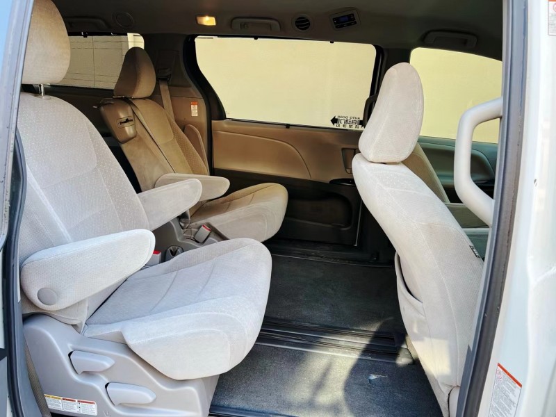 潍坊15年丰田塞纳7