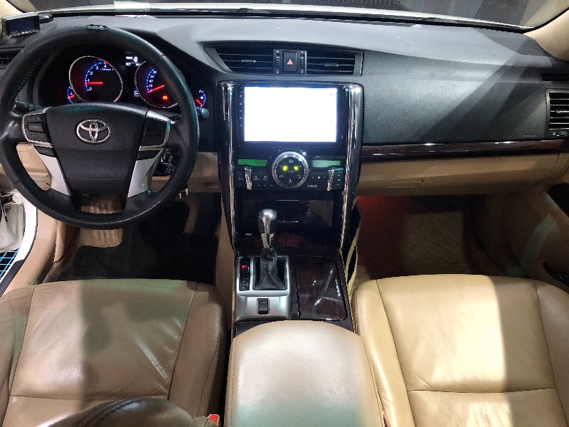 深圳13年丰田锐志7