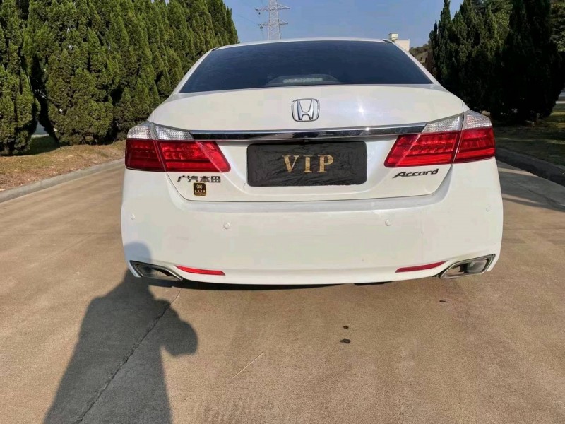 深圳15年本田雅阁7