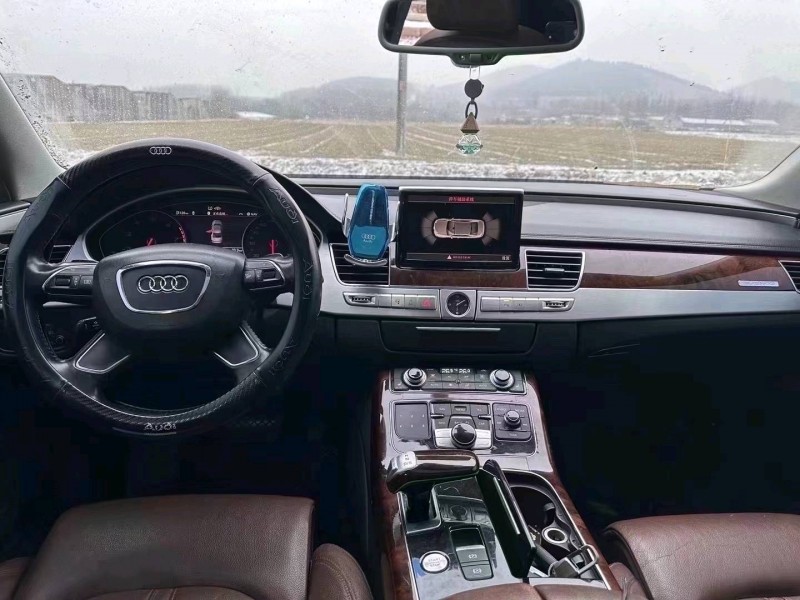 东营11年奥迪A8L4
