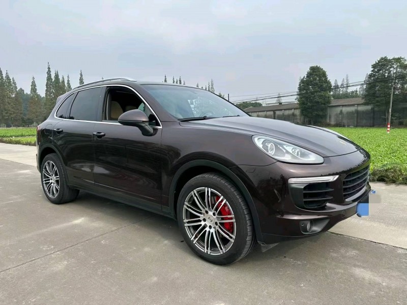 成都17年保时捷卡宴2