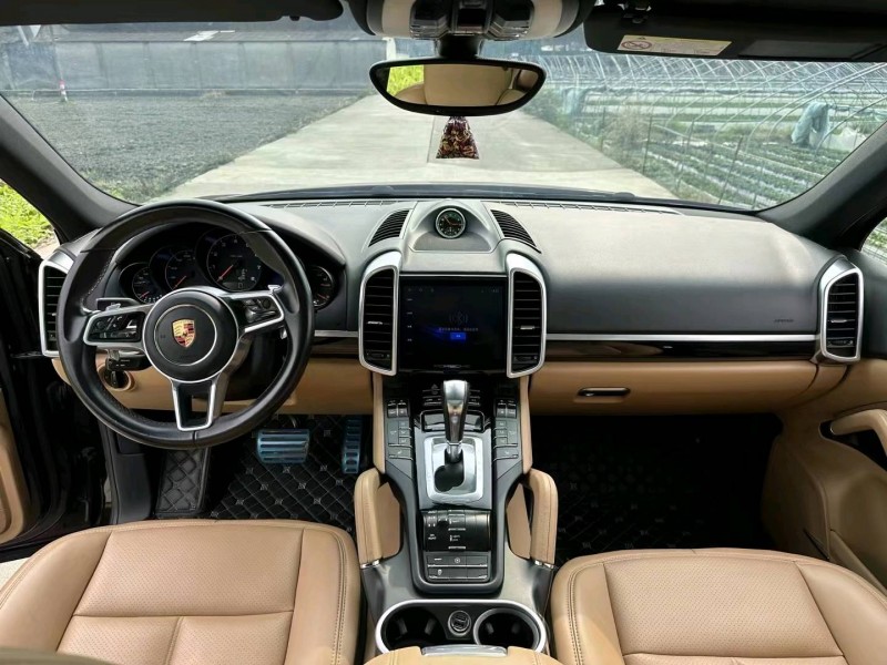 成都17年保时捷卡宴4