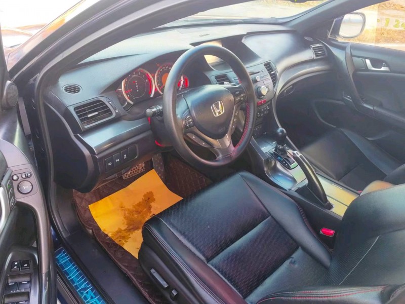 邢台13年本田思铂睿4