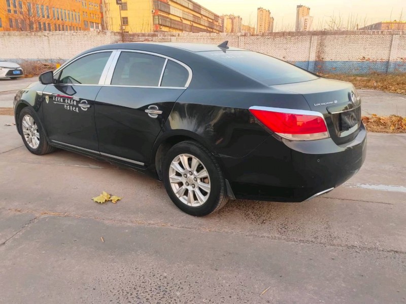 邢台11年别克君越8