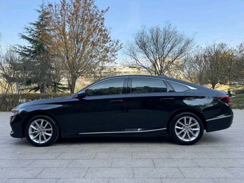 邢台23年本田雅阁8