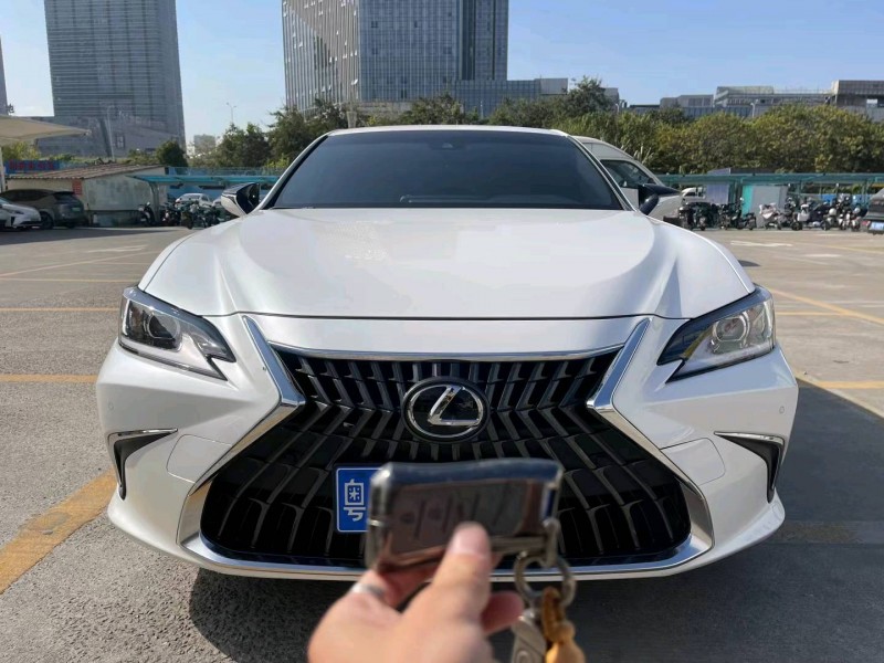 广州22年雷克萨斯ES1