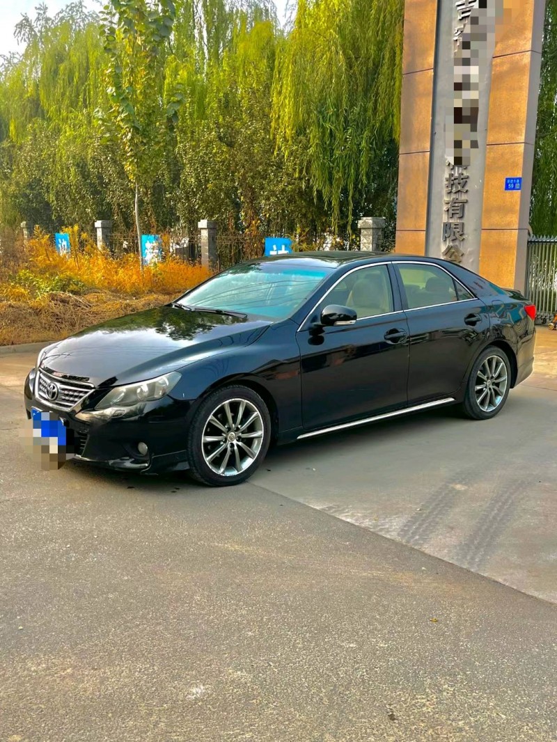 保定13年丰田锐志2