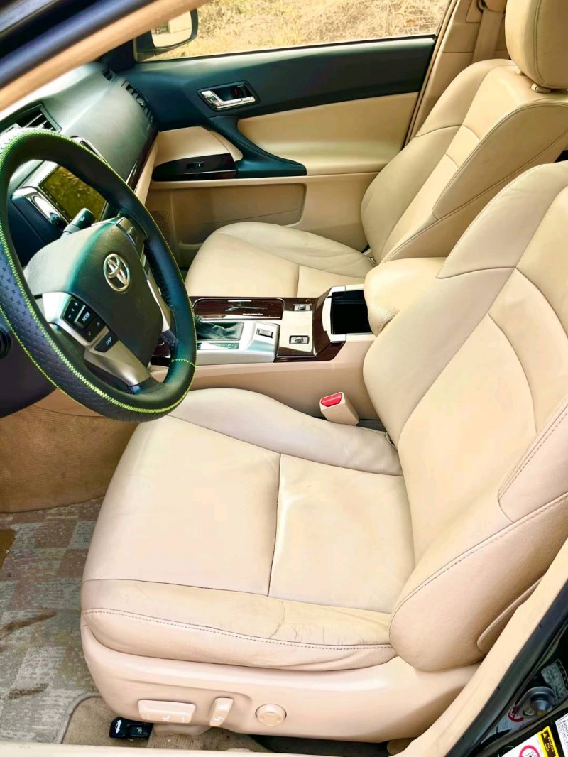 保定13年丰田锐志6