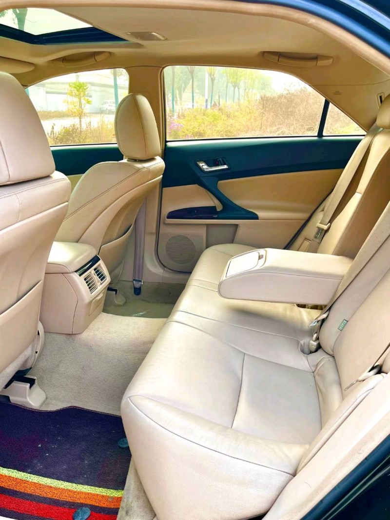 保定13年丰田锐志7