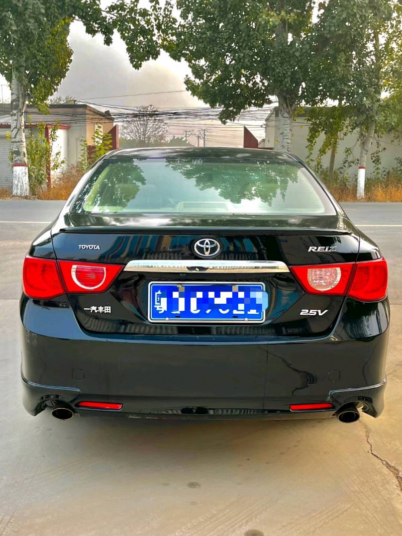 保定13年丰田锐志9