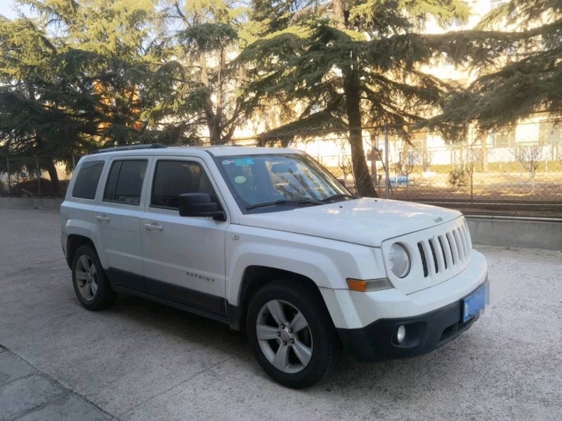 泰安14年Jeep自由客5
