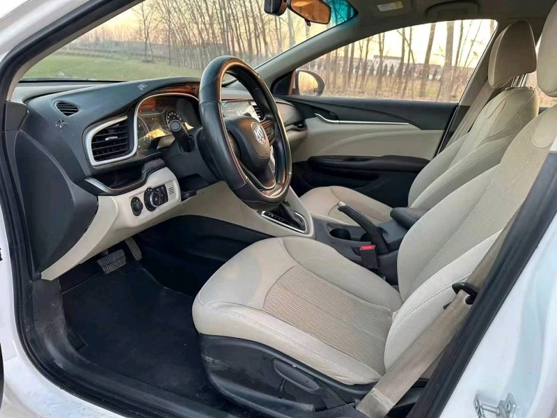 常州17年别克英朗8