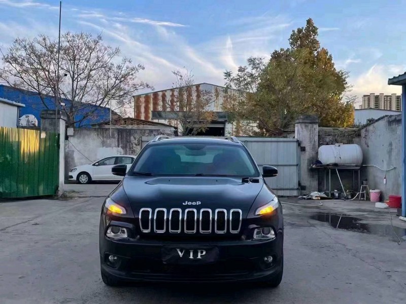 东营17年Jeep自由光1