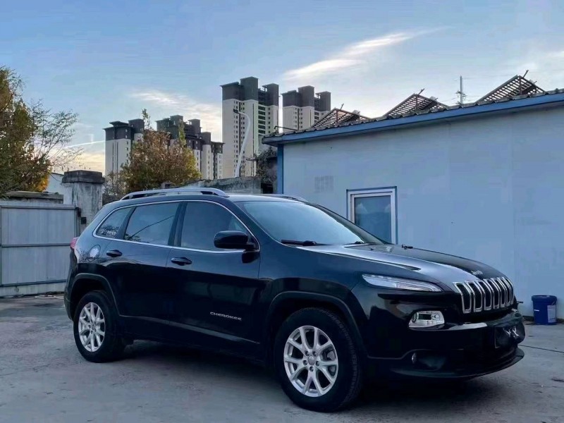 东营17年Jeep自由光2