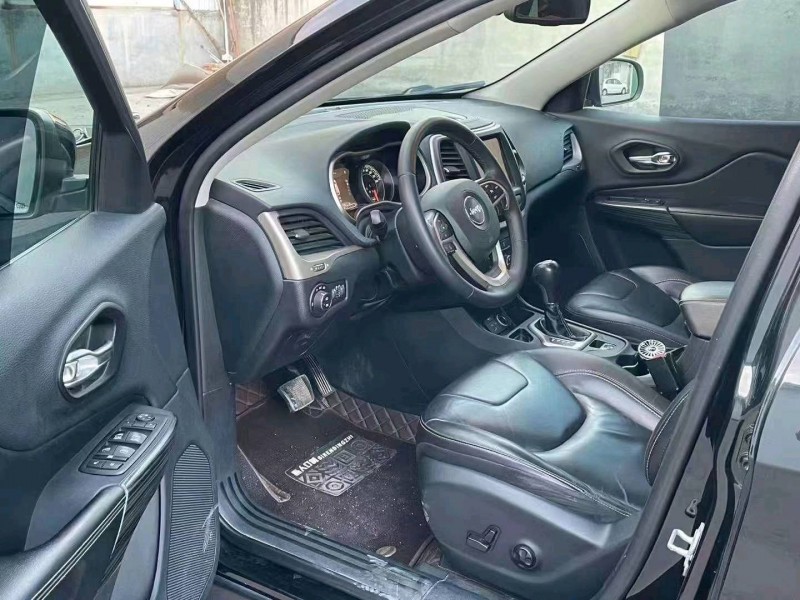 东营17年Jeep自由光7