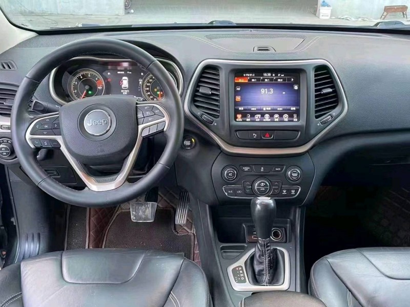 东营17年Jeep自由光9