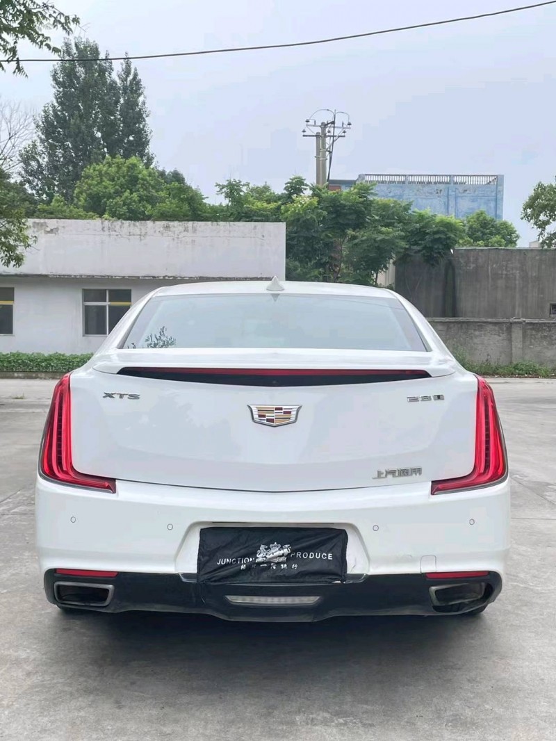 襄陽18年凱迪拉克XTS9