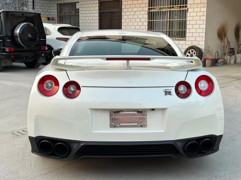 济宁14年日产GT-R9