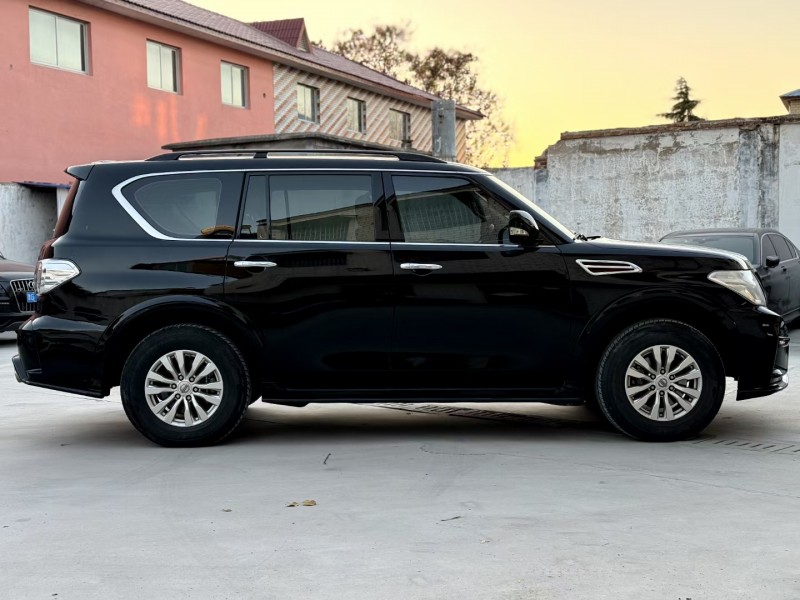 济宁19年日产途乐3