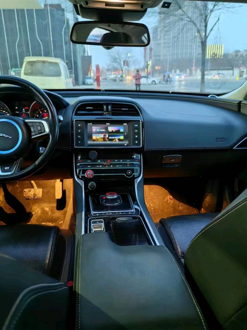 保定17年捷豹XE7