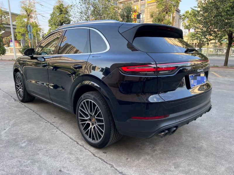 佛山22年保时捷卡宴4